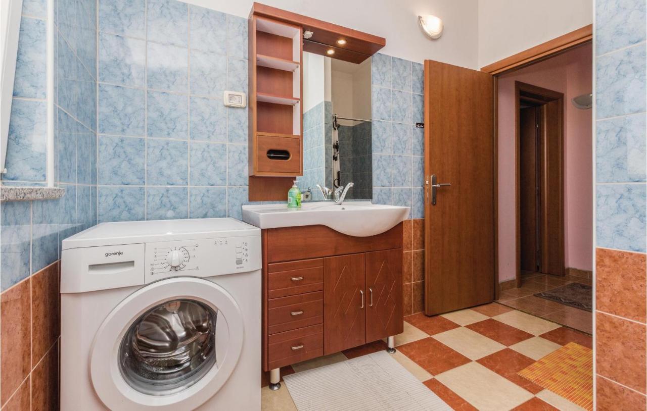 Nice Apartment In Kastel With Kitchen מראה חיצוני תמונה